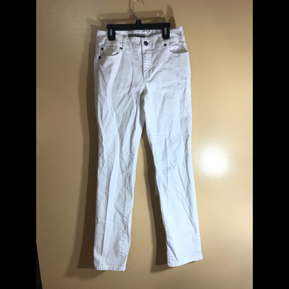 White jeans for cold weather and a cute outfit.